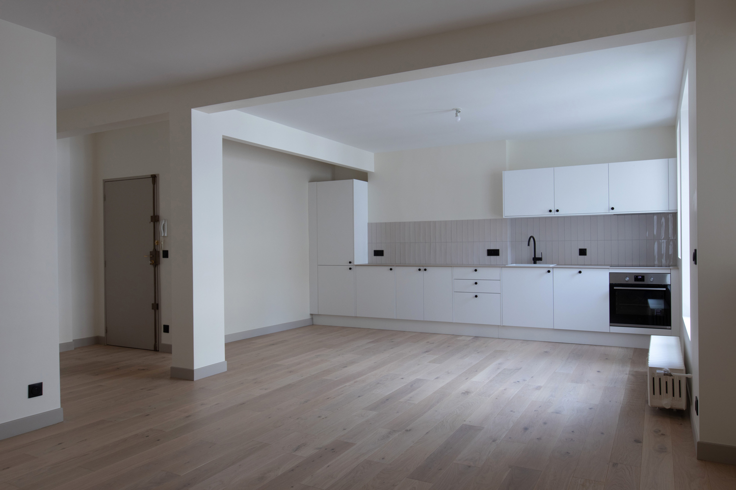 Appartement entièrement rénovés et prêt à habiter dans le 16 arrondissement de Paris (pièce de vie et cuisine)